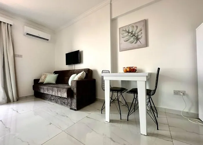 Long Beach Studio With Sea View