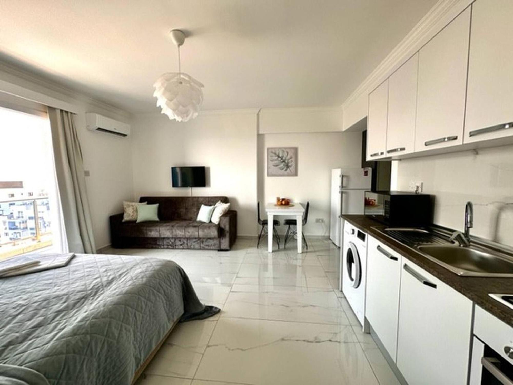 Long With Sea View Apartment